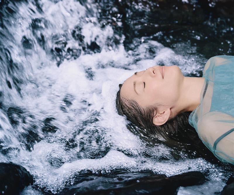 活泡泉による頭皮ケアのイメージ